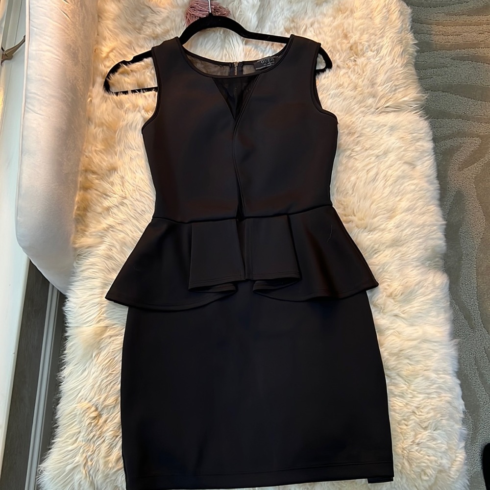 Guess black dress that accentuates your curves in all the right ways! 🖤🌶🌶